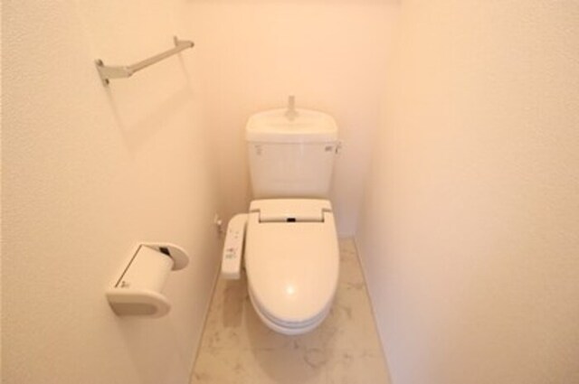 トイレ　温水洗浄暖房便座