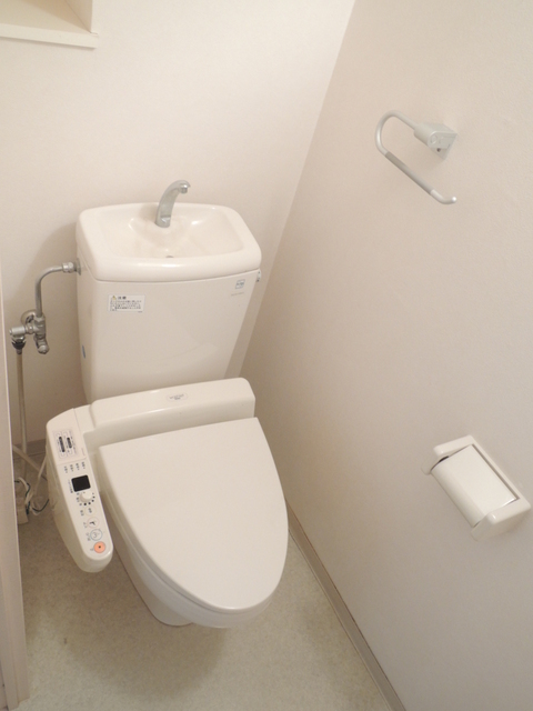 トイレ　嬉しい温水洗浄便座♪