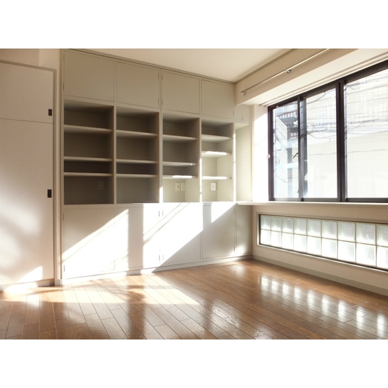 居室・リビング　こちらのリビングで趣味の時間をお楽しみください