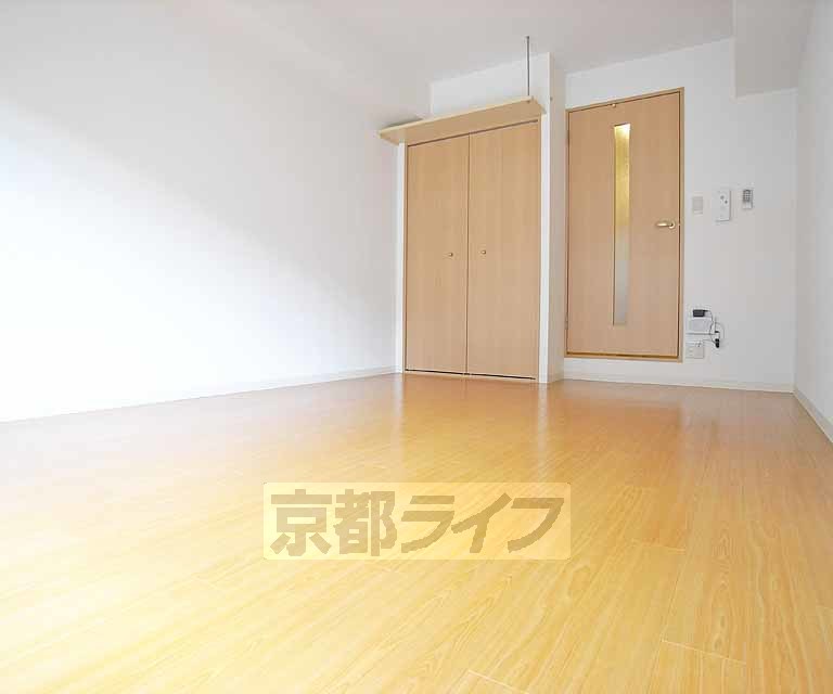 居室・リビング　広々とした室内です。