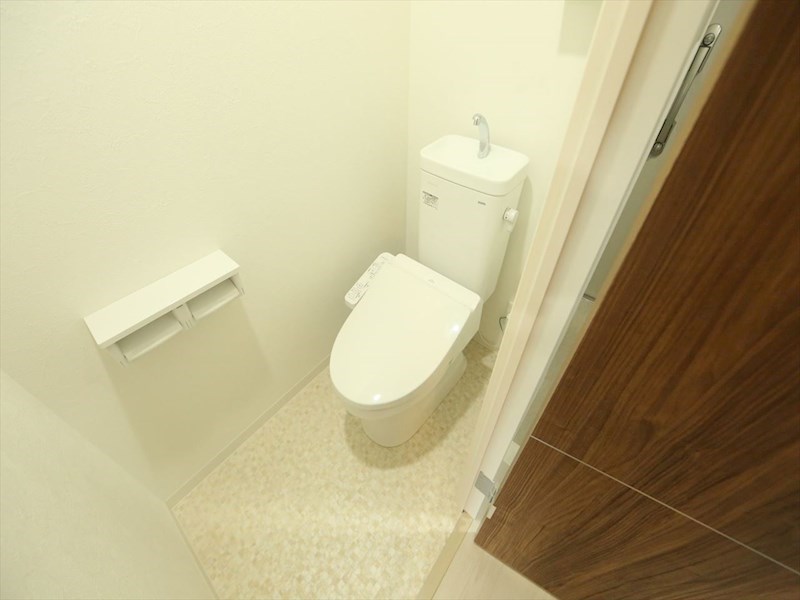 トイレ　温水洗浄暖房便座付トイレ