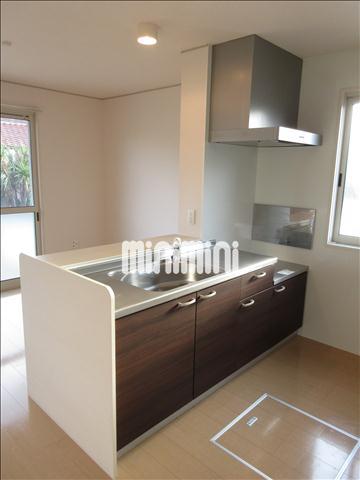 キッチン　オープンな対面キッチンです。