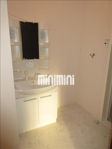 洗面設備　毎日の生活に欠かせない洗面台付きです。