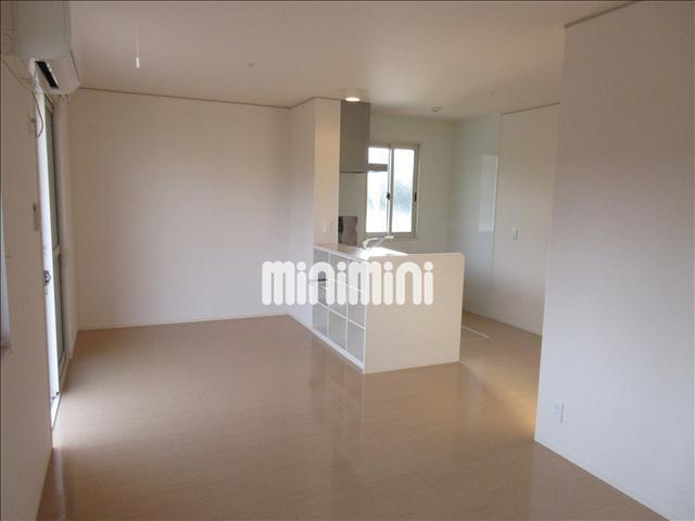 居室・リビング　人気のカウンターキッチンのリビングです。