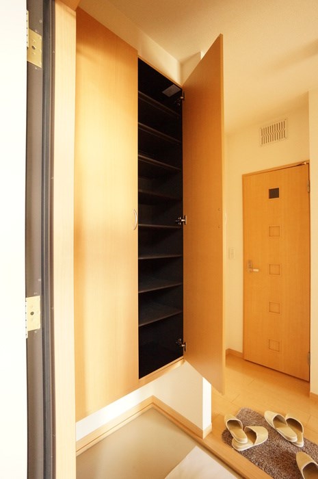 玄関　トールタイプのシューズボックス