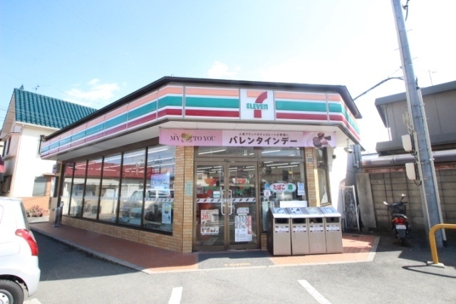 コンビニ　セブンイレブン（コンビニ）まで240m