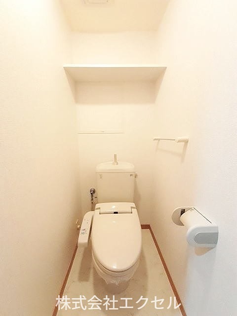 トイレ　温水洗浄便座です。