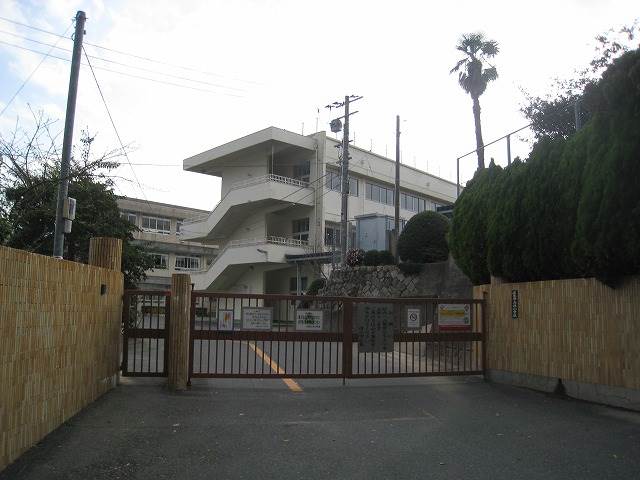 小学校　広島市立　伴小学校（小学校）まで365m