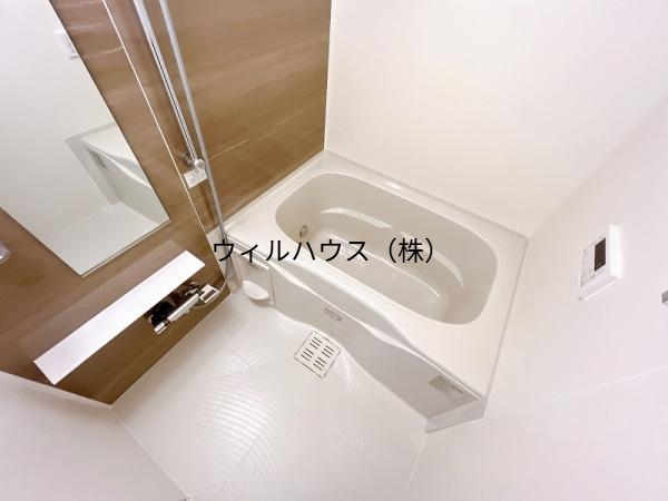 バス・シャワールーム　浴室乾燥機、追い焚き機能付きバス！