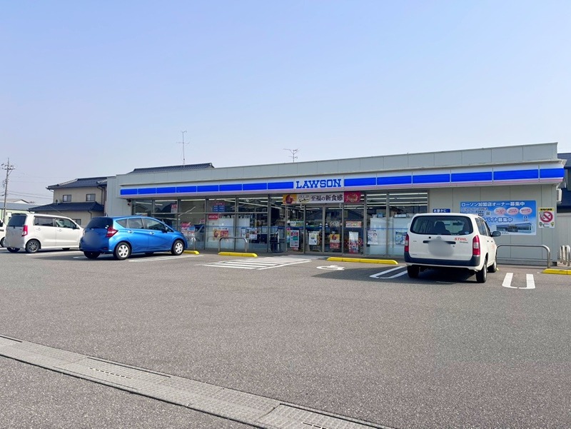 コンビニ　ローソン 能美湯谷町店（コンビニ）まで738m