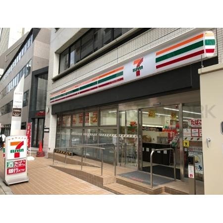 コンビニ　セブンイレブン 大阪大手通1丁目店（コンビニ）まで111m