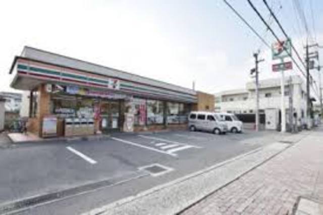 コンビニ　セブンイレブン宝塚鹿塩1丁目店（コンビニ）まで617m