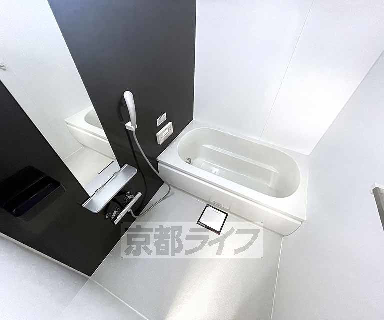 バス・シャワールーム　清潔感あるバスルーム