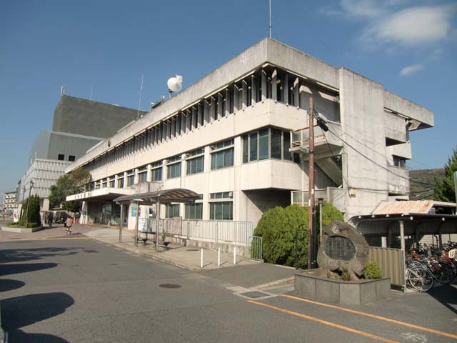 役所　柏原市役所（役所）まで1698m