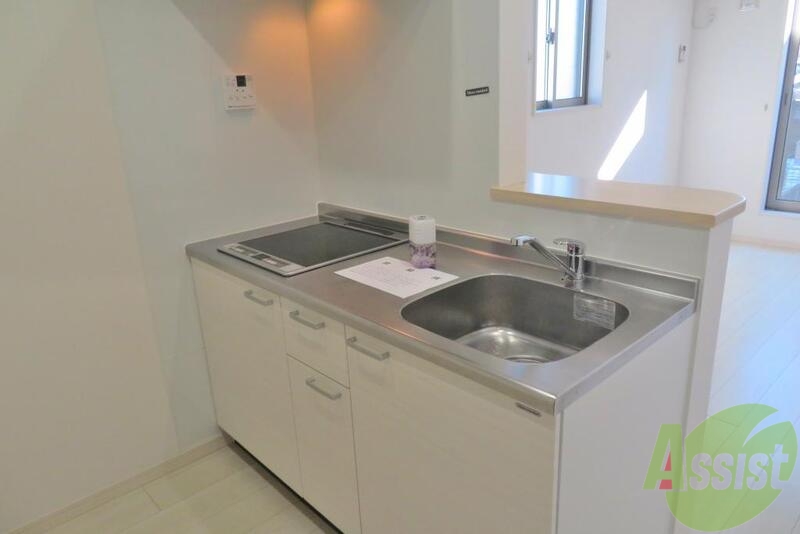 キッチン　キッチンにはＩＨクッキングヒーターが付いています。