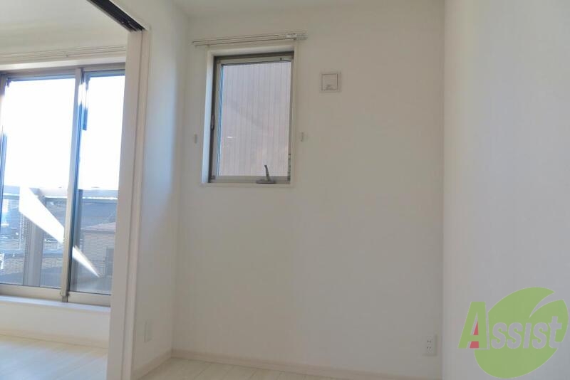 その他部屋・スペース　小窓も付いているので、開ければ風通しも良さそうです。