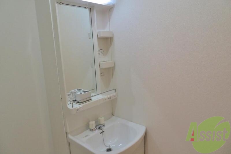 洗面設備　洗面台はお風呂の中ではなくて独立して付いてます。