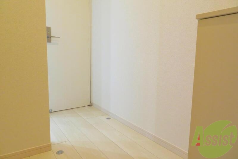 玄関　玄関入ってすぐ左側が洗面・お風呂になってます。