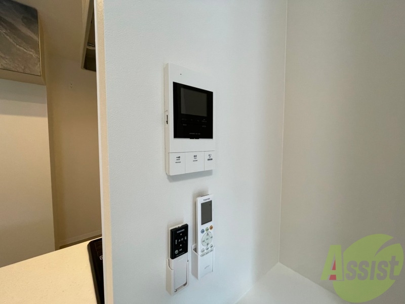 セキュリティ　モニター付インターホンです。来客者の顔が見えるので安心！