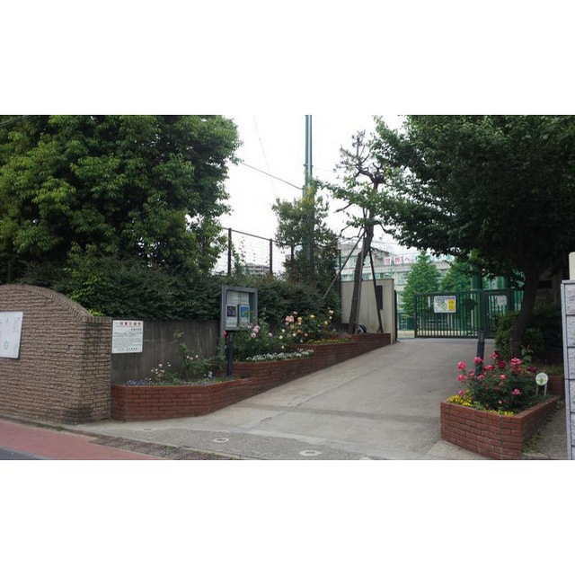 中学校　松濤中学校（中学校）まで640m