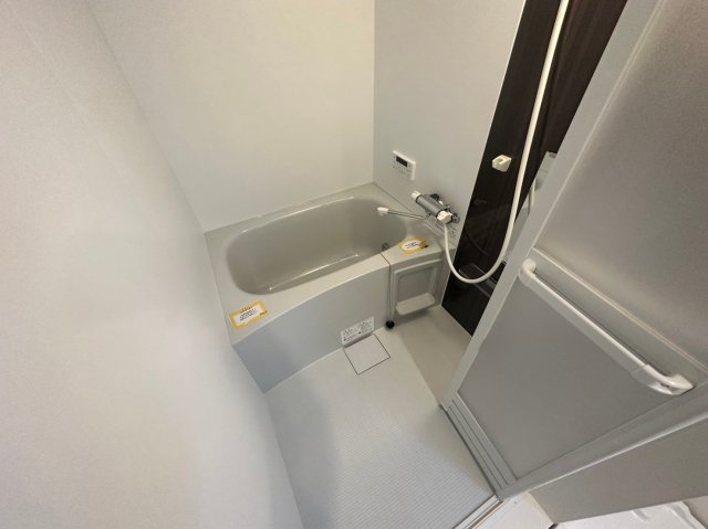 バス・シャワールーム　広めのお風呂は一日の疲れを癒してくれます。