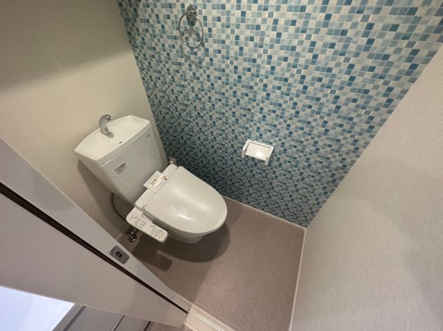 トイレ　綺麗なトイレにはウォシュレット標準装備です。