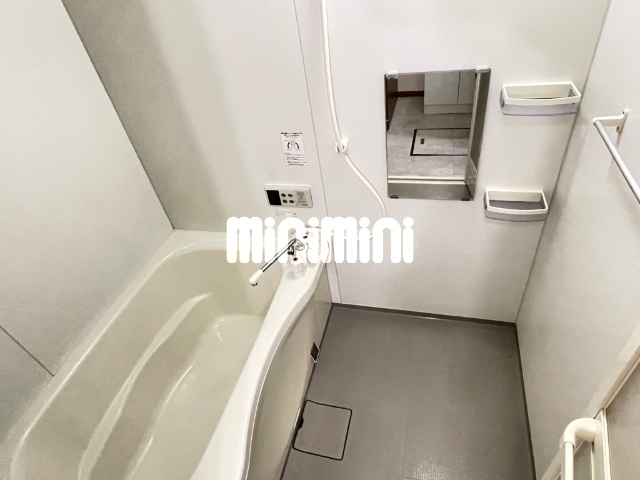 バス・シャワールーム　ゆとりのあるバスルームですね！