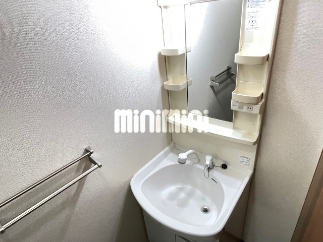 洗面設備　洗髪洗面化粧台付で、忙しい朝もバッチリ！