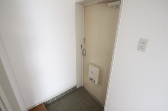 玄関　※別号室の写真です