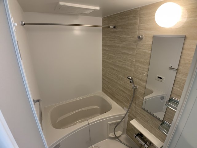 バス・シャワールーム　浴室乾燥・追い炊き機能付きで便利☆