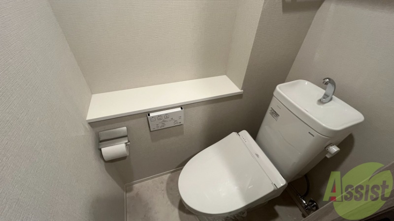 トイレ　トイレです。ウォシュレット機能が付いていて安心ですね。