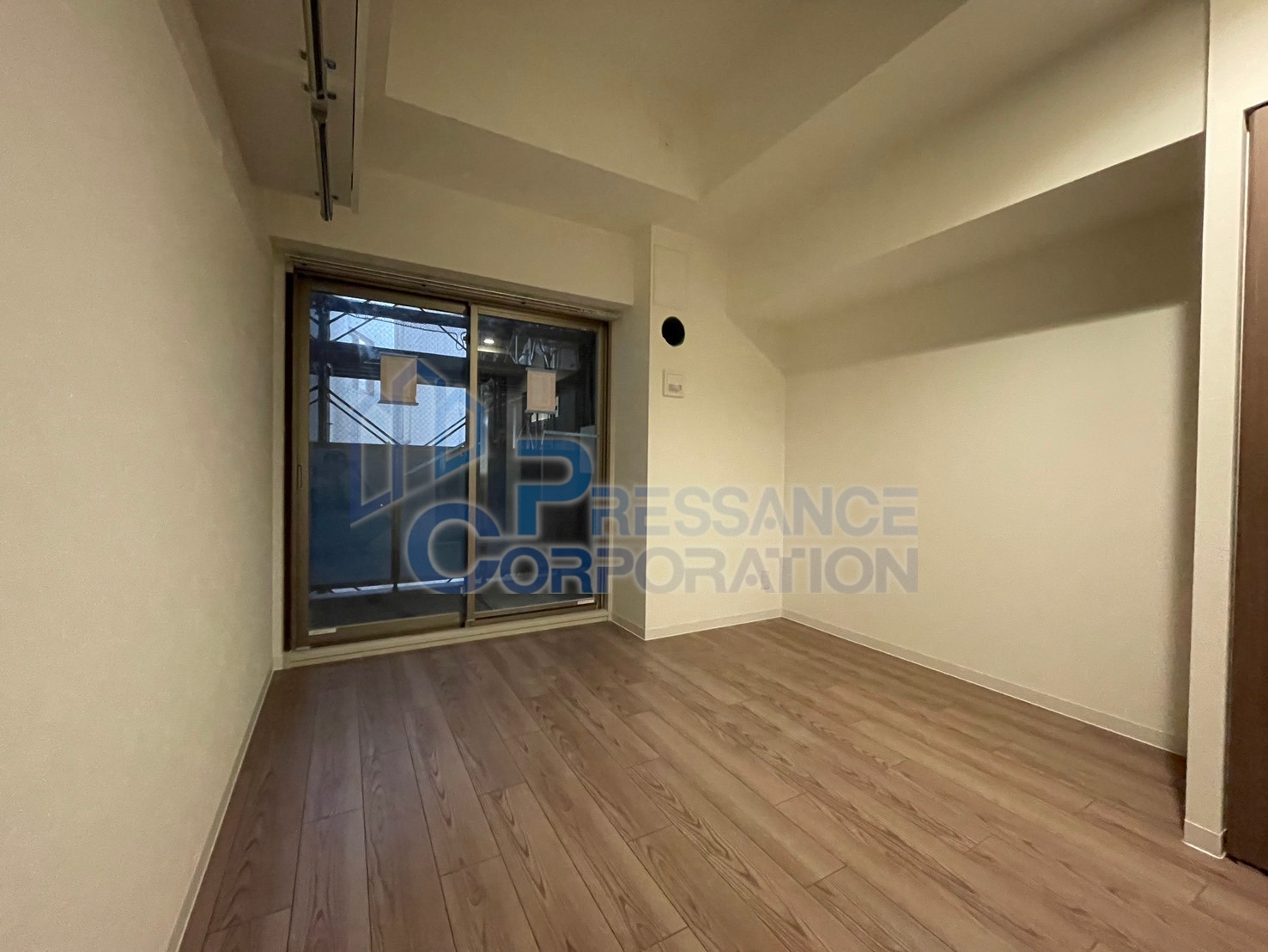 その他設備　吊戸棚付き