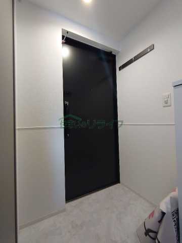 玄関　FLUFFY西早稲田　※同タイプの別部屋写真です