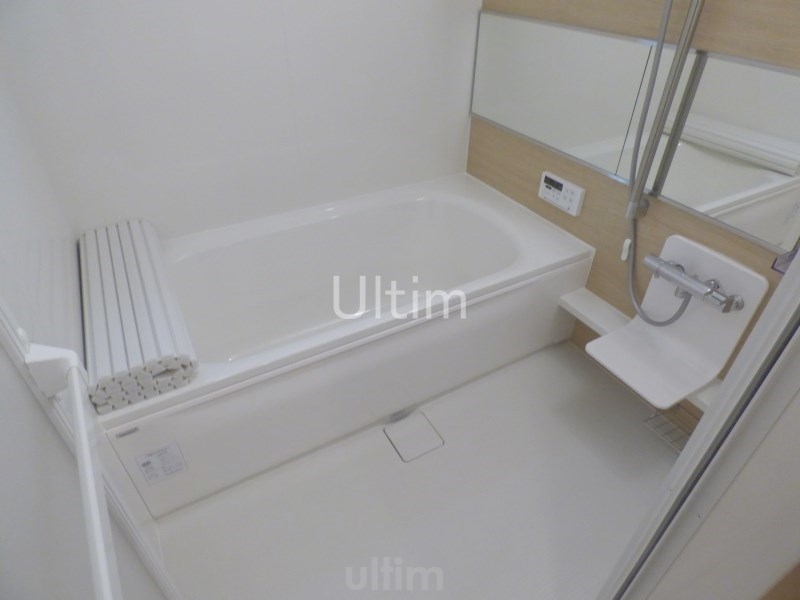 バス・シャワールーム　※同タイプの他のお部屋です