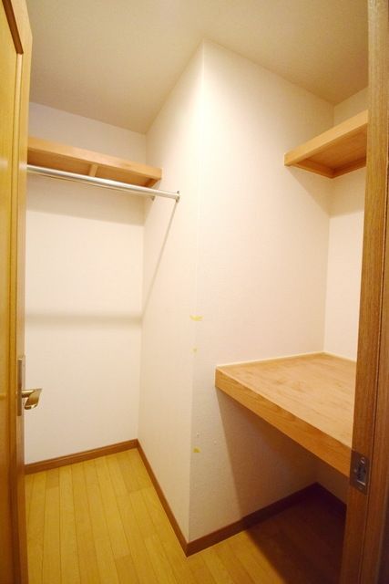 収納　内装・設備