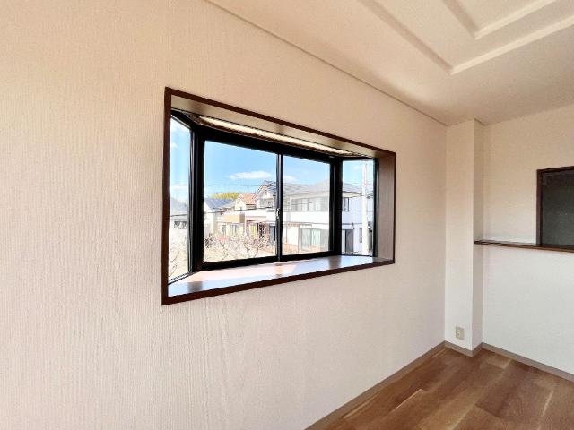 居室・リビング　出窓