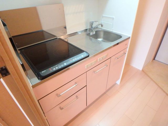 キッチン　かわいいパステルピンクのキッチン