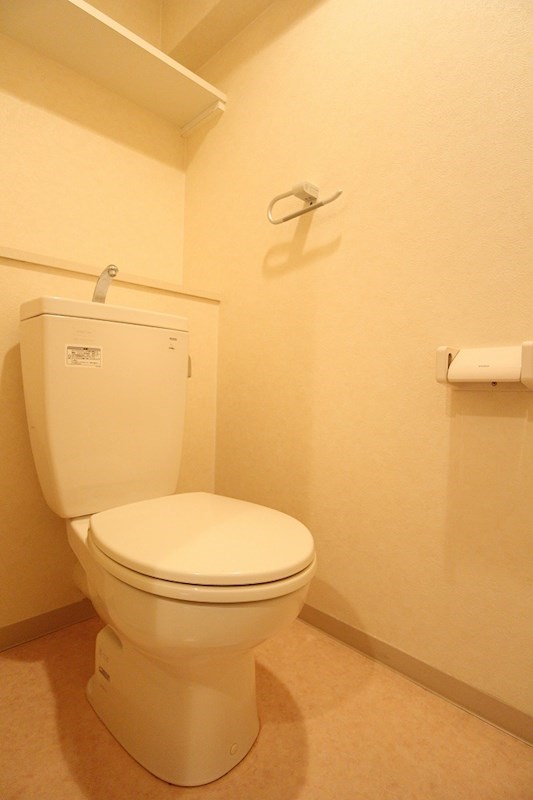 トイレ　※別号室の参考写真になります。