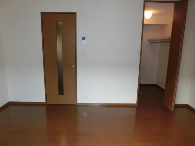 その他部屋・スペース　バルコニーから見た居室