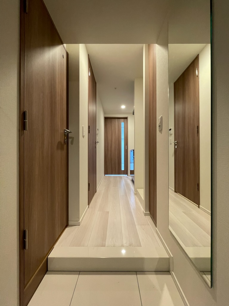 玄関　収納もある玄関です