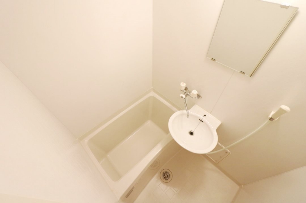 バス・シャワールーム　お風呂は浴室乾燥機つき（※画像は代表例です）