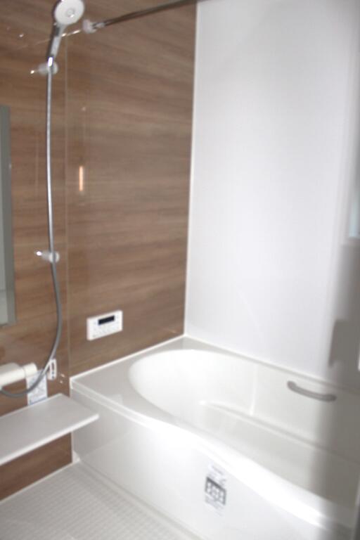 バス・シャワールーム　追い焚きバス　浴室乾燥機