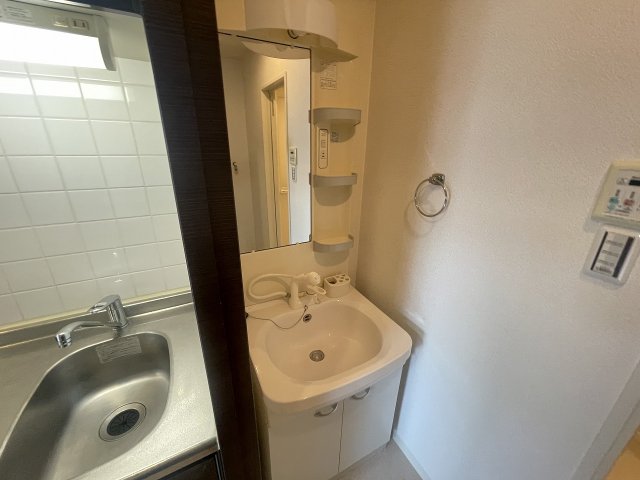 洗面設備　脱衣スペースもあります