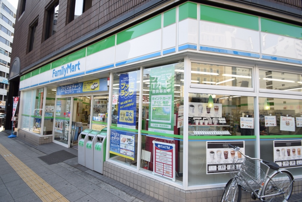 コンビニ　ファミリーマート 谷町三丁目店（コンビニ）まで144m