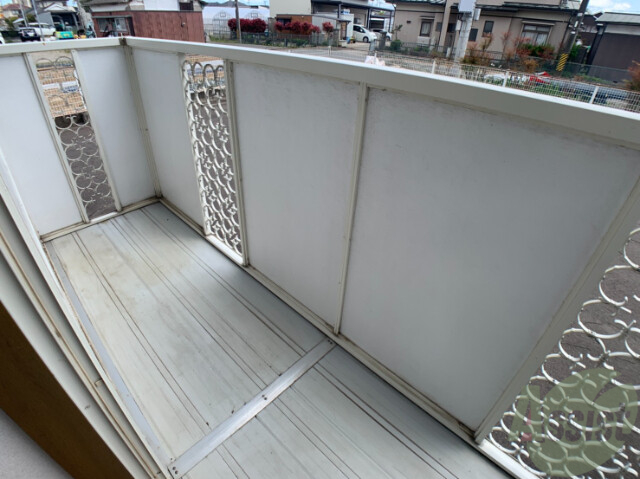 バルコニー　バルコニーは幅があり、広い印象を受けました。