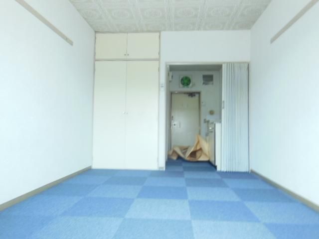 居室・リビング　☆洋室6帖☆