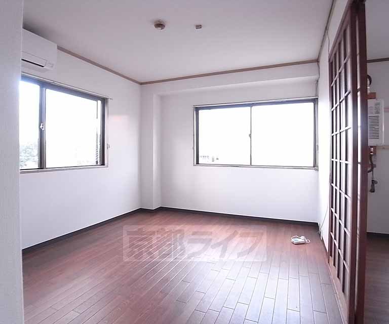 居室・リビング　７帖の洋室です。