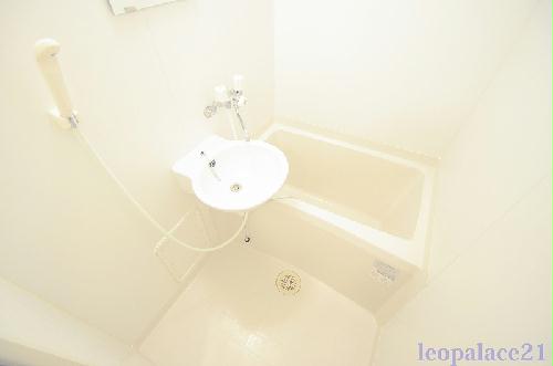 バス・シャワールーム　女性に大人気の浴室換気乾燥機付き