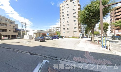 コンビニ　セブンイレブン　金沢中央郵便局前（コンビニ）まで57m