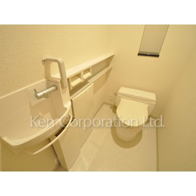 トイレ　同タイプ4階のお部屋を撮影。仕様が異なることがあります。